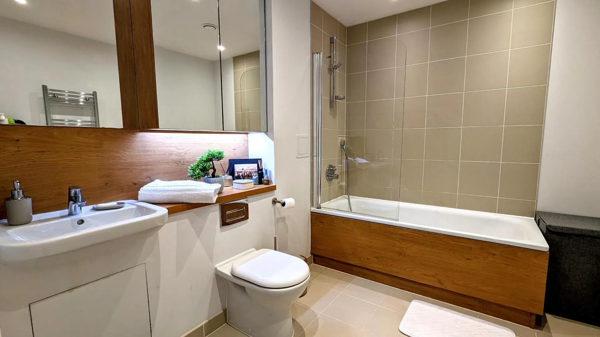 Modern London Apartment Near Greenwich - Rooftop City View Regno Unito