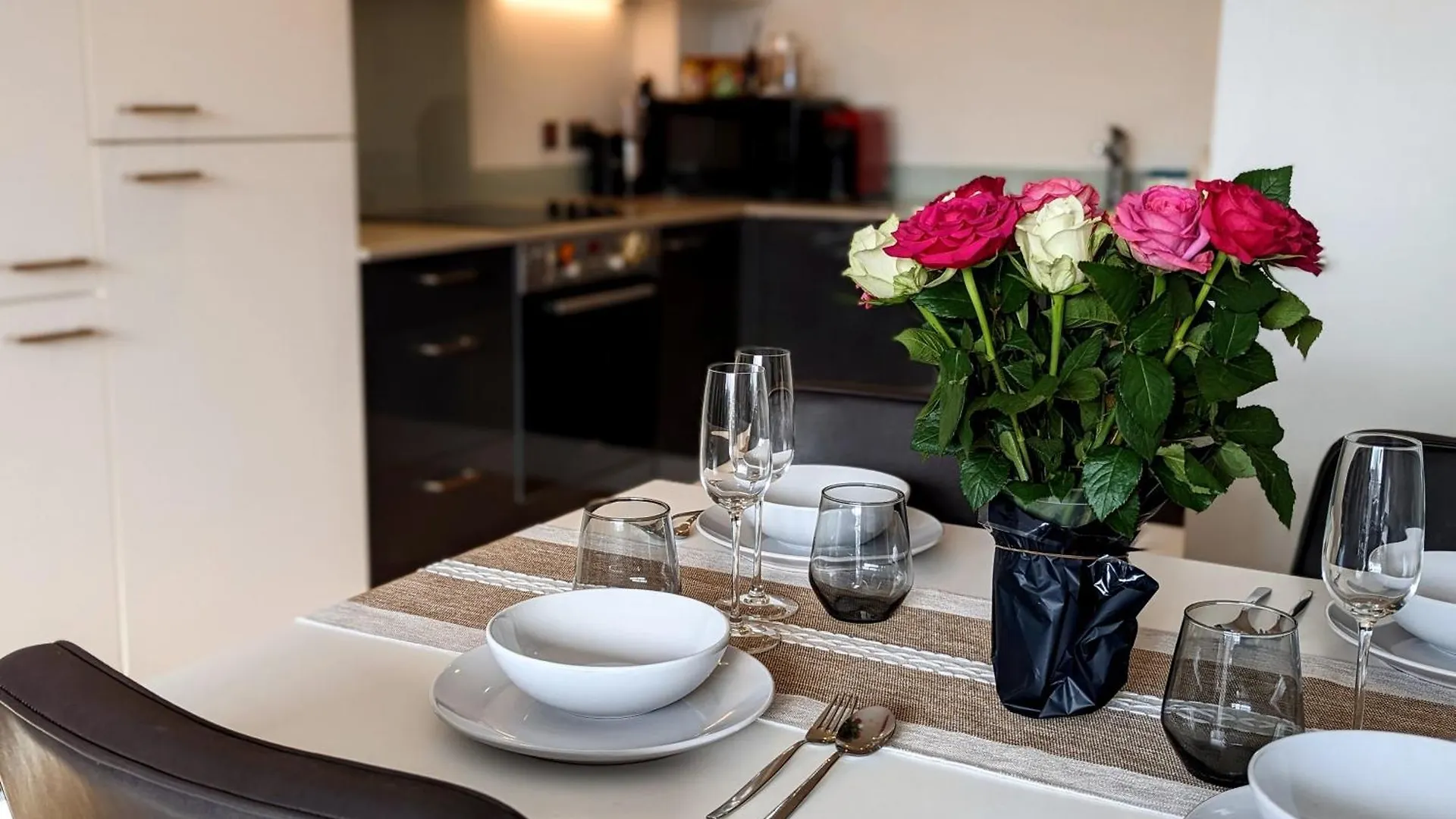 Modern London Apartment Near Greenwich - Rooftop City View